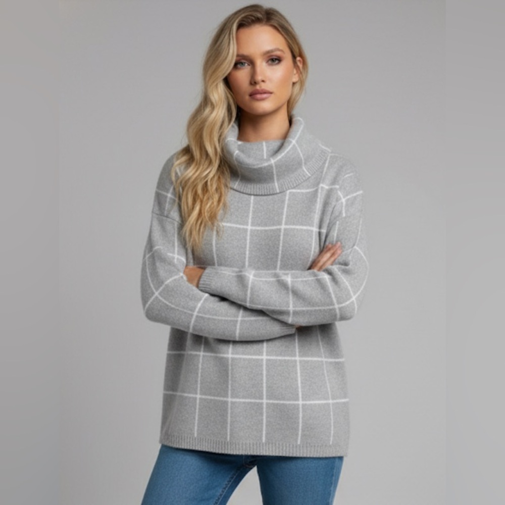 Chic Gray Grid Turtleneck Sweater - Picture 4 of 9